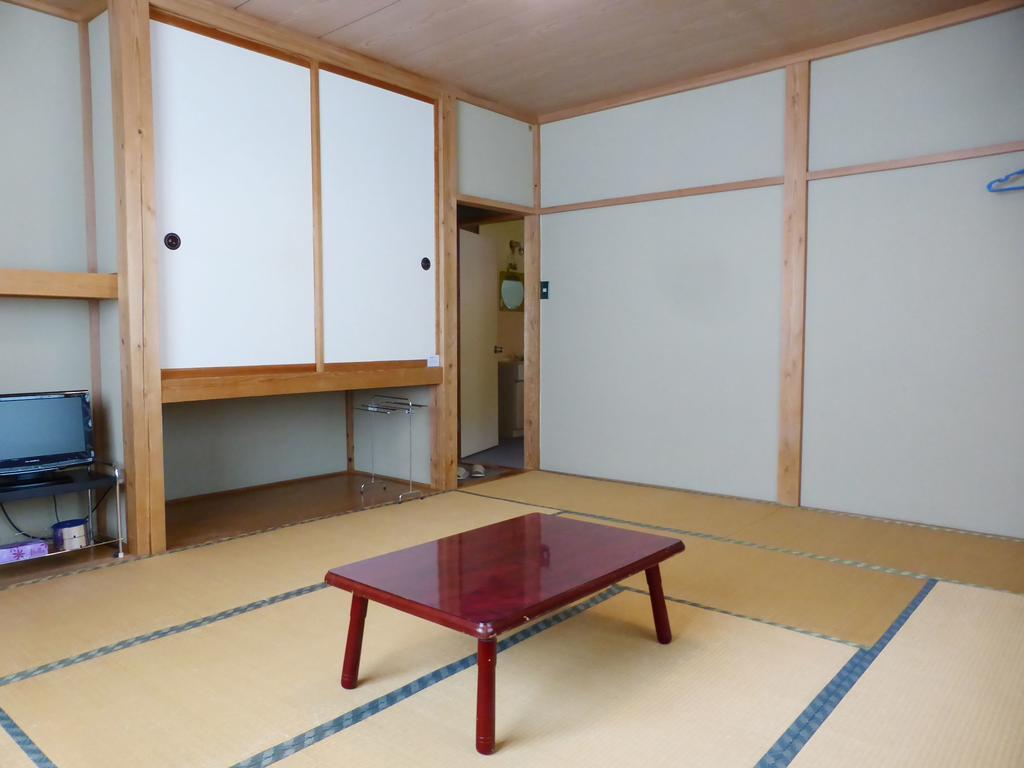 Hotel Kagura House à Yuzawa  Extérieur photo